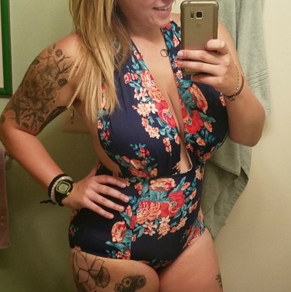 Cocoship Backless Swimsuit Size Large -Like new - Picture 2 of 5